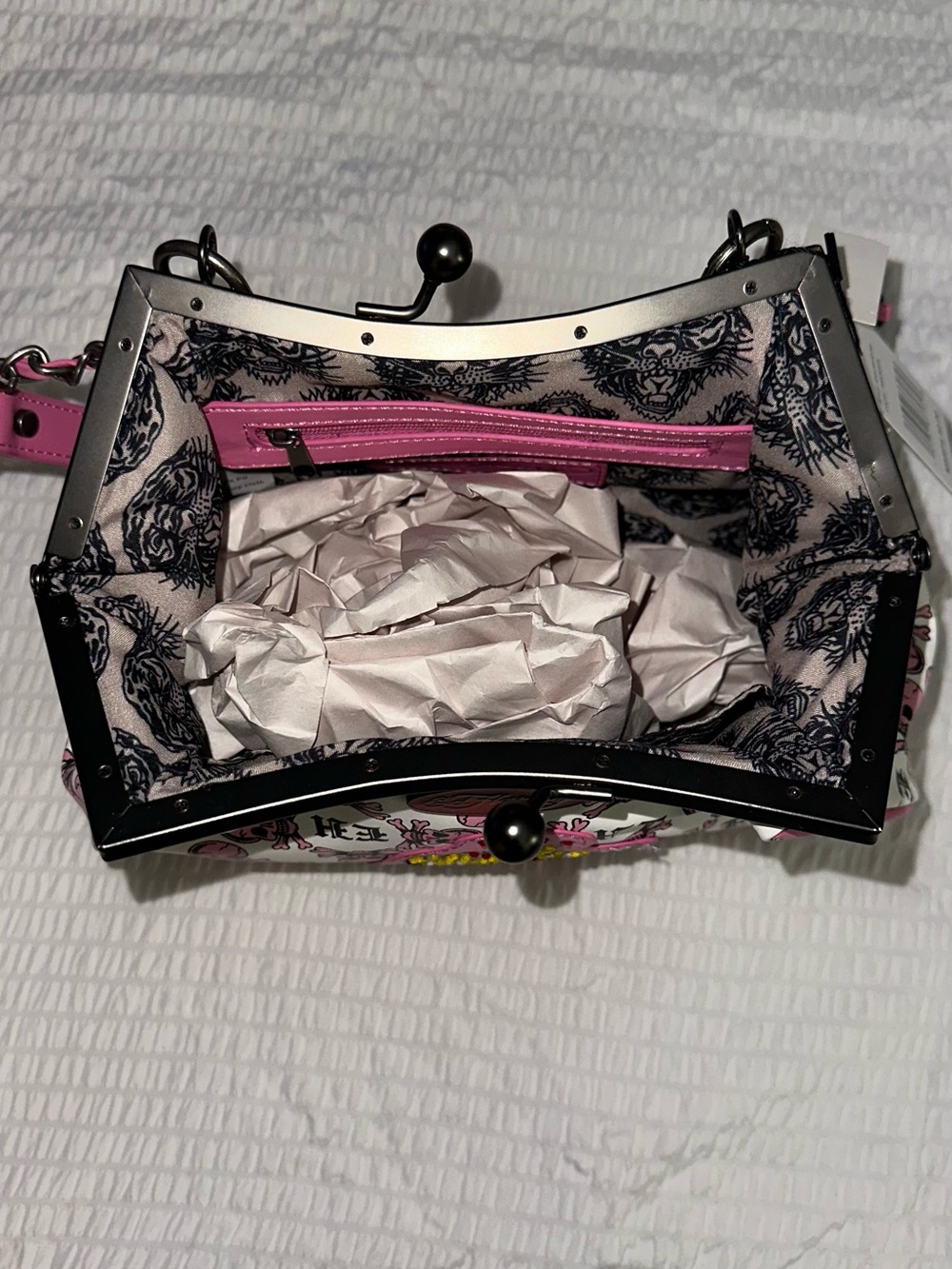 Ed Hardy Pink & White Skull Print Kiss-Lock Shoulder Bag - Picture 10 of 12